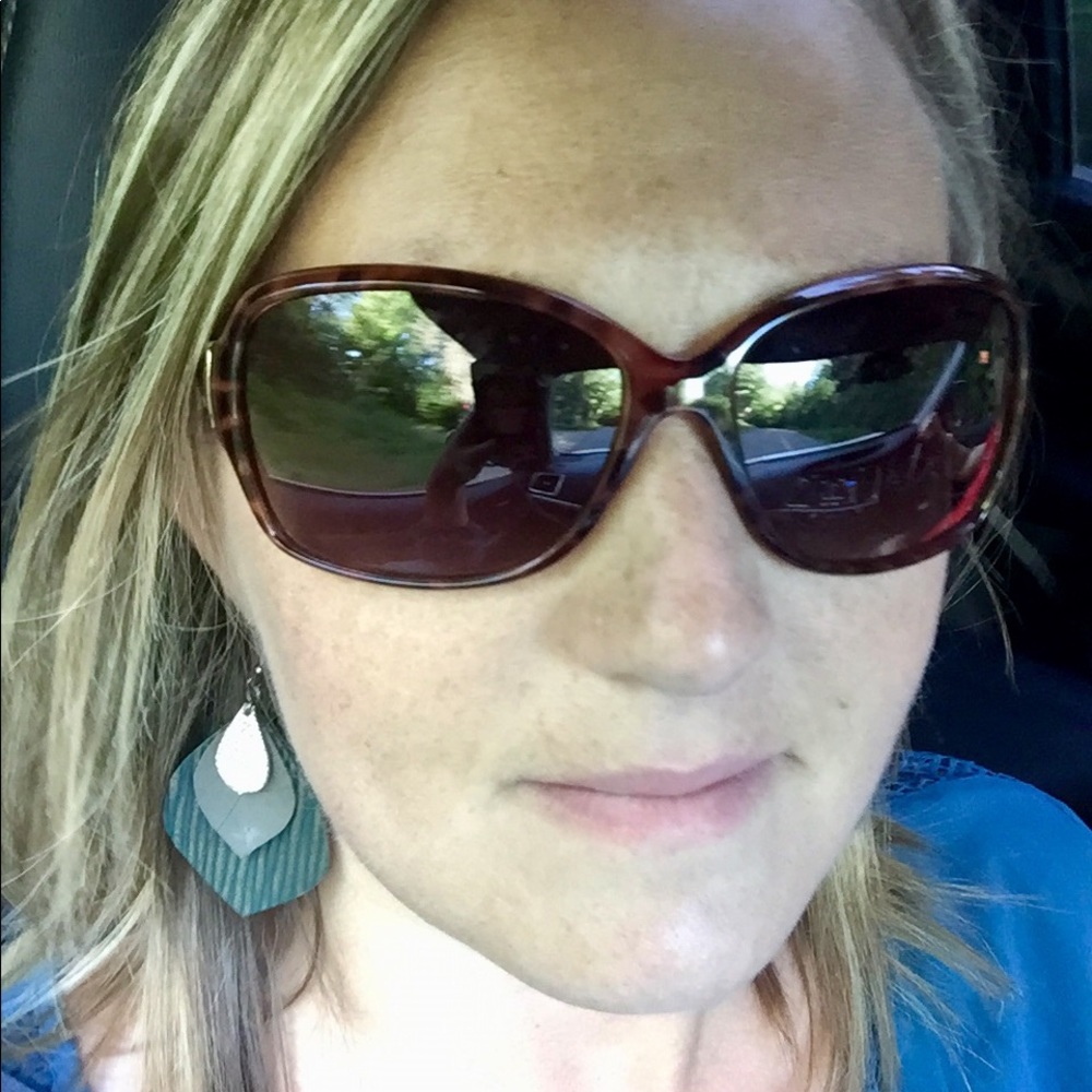 Meet your Posher, Angela